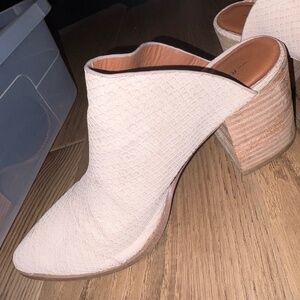 REPORT SLIP ON SHOES